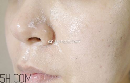 哪種防曬噴霧不用卸妝？雪肌精卸妝油使用評價