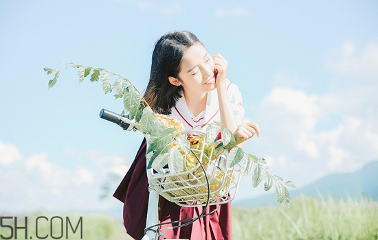 fancl卸妝油和植村秀卸妝油哪個(gè)好用？卸妝油可以卸指甲油嗎？