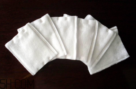 薄的卸妝棉為什么不適合卸妝？敏感肌使用卸妝油的注意事項