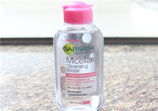 卡尼爾卸妝水粉水還是藍(lán)水好？自然堂素顏霜需要卸妝嗎？