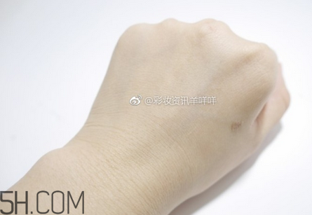 哪種防曬噴霧不用卸妝？雪肌精卸妝油使用評價