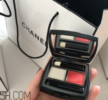香奈兒雙色唇膏盤色號(hào)試色 香奈兒2018雙色唇膏盤多少錢？