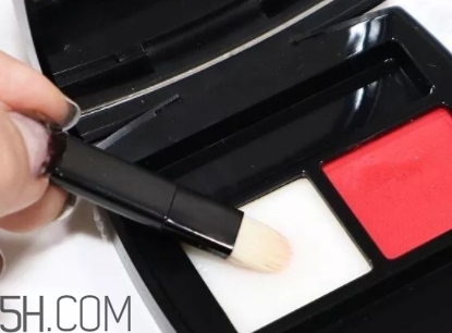 香奈兒雙色唇膏盤色號(hào)試色 香奈兒2018雙色唇膏盤多少錢？