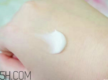 悅詩風(fēng)吟綠茶面霜真假 悅詩風(fēng)吟綠茶面霜適合膚質(zhì) 悅詩風(fēng)吟綠茶面霜真假 悅詩風(fēng)吟綠茶面霜適合膚質(zhì)