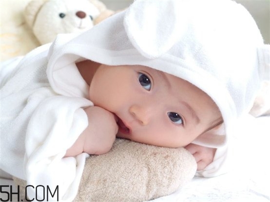 寶寶大便顏色是綠色的怎么辦？寶寶意外燙傷了怎樣處理？