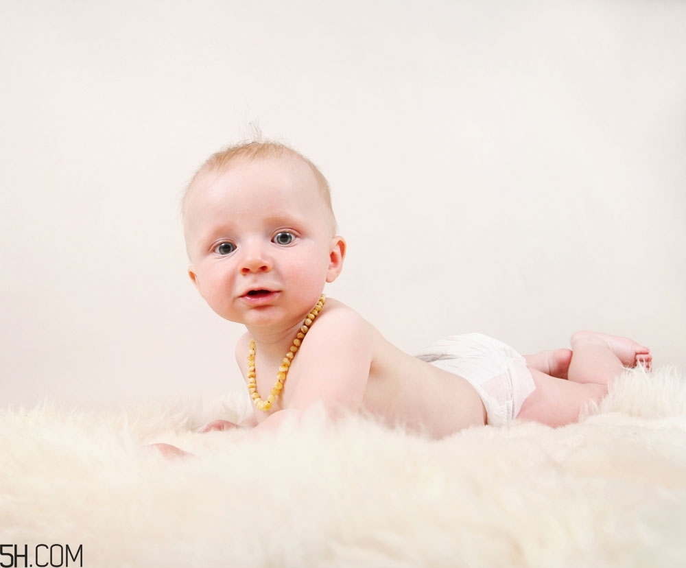 寶寶大便顏色是綠色的怎么辦？寶寶意外燙傷了怎樣處理？