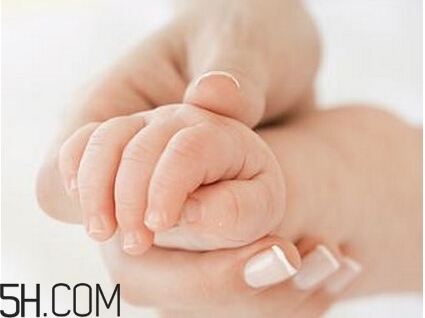 寶寶大便顏色是綠色的怎么辦？寶寶意外燙傷了怎樣處理？