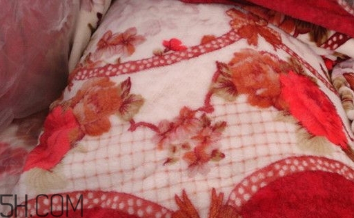 法蘭絨和水晶絨哪個(gè)好？法蘭絨和水晶絨區(qū)別