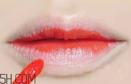 遮瑕膏可以涂嘴唇嗎 遮瑕膏的作用 遮瑕膏可以涂嘴唇嗎 遮瑕膏的作用