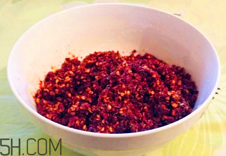 女性月經(jīng)初潮可以吃些什么？女性月經(jīng)初潮不可以吃些什么？