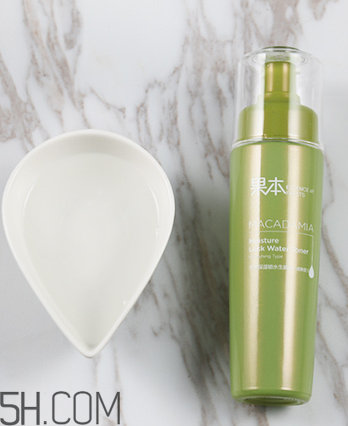 詩婷露雅堅(jiān)果爽膚水什么功效？有幾種類型？