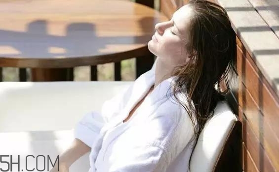 女性月經(jīng)初潮不能吃什么水果？月經(jīng)初潮后補什么？