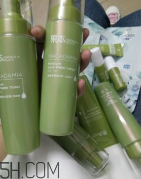 詩婷露雅堅(jiān)果補(bǔ)水三件套什么功效？熟齡肌能用嗎？