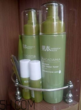 詩(shī)婷露雅堅(jiān)果補(bǔ)水三件套油不油？秋冬適合用嗎？