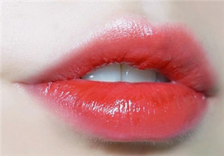 愛茉莉唇釉2號好看嗎？愛茉莉唇釉2與圣羅蘭12的區(qū)別