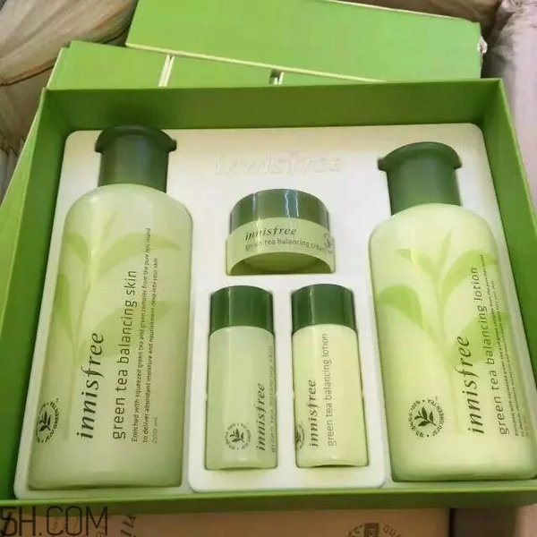 悅詩風(fēng)吟哪個(gè)系列適合干性肌膚？冬天用乳液還是霜？