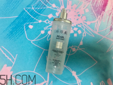 片仔癀珍珠亮膚水適合敏感皮嗎？有刺激嗎？