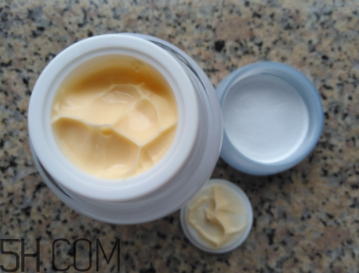 片仔癀珍珠膏白天能用嗎？會不會變黑？