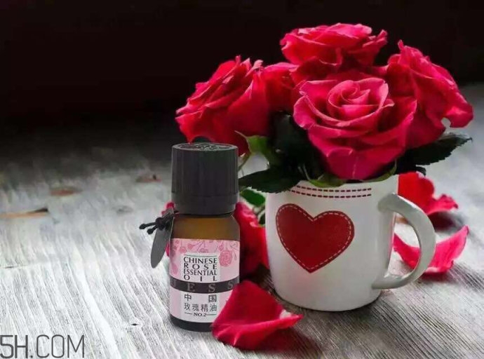 玫瑰精油能泡腳嗎？玫瑰精油的使用方法有哪些？