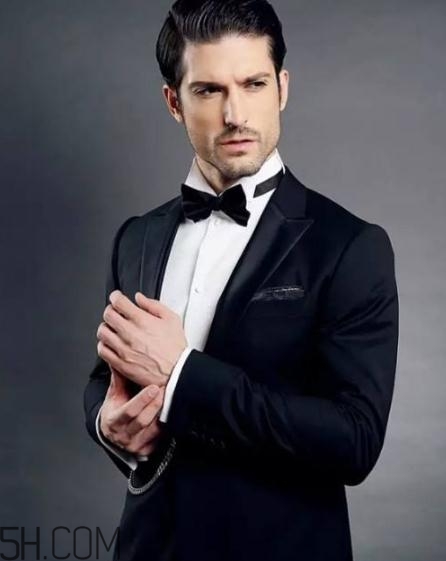 阿瑪尼西裝怎么樣？阿瑪尼定制西服好嗎？