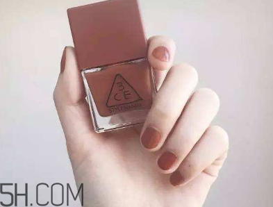 2018冬天涂什么顏色的指甲油好看？美甲小知識