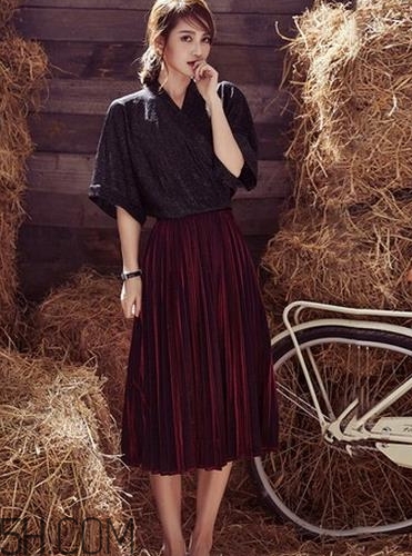 金絲絨百褶裙搭配什么上衣？