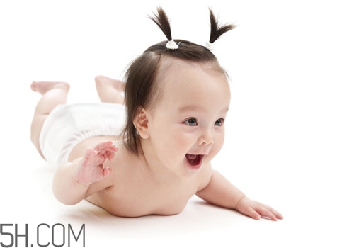 寶寶濕疹媽媽吃哪些食物比較好？寶寶秋冬脫發(fā)要怎么辦？