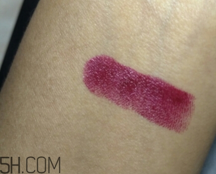 魅可和雅詩蘭黛哪個(gè)好？mac和雅詩蘭黛口紅對比