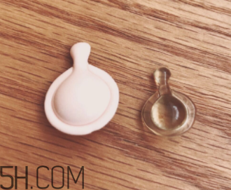 伊麗莎白雅頓眼部精華液油不油？長脂肪粒嗎？