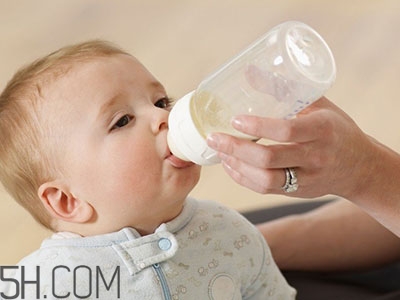 斷奶應(yīng)該是怎樣的一個過程？斷奶的過程中要注意哪些問題？