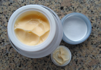 片仔癀珍珠膏白天能用嗎？會(huì)不會(huì)變黑？