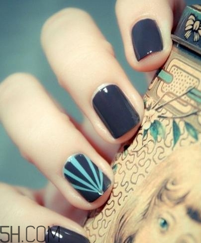 冬天涂什么指甲油好看？手黑涂什么指甲油好看？