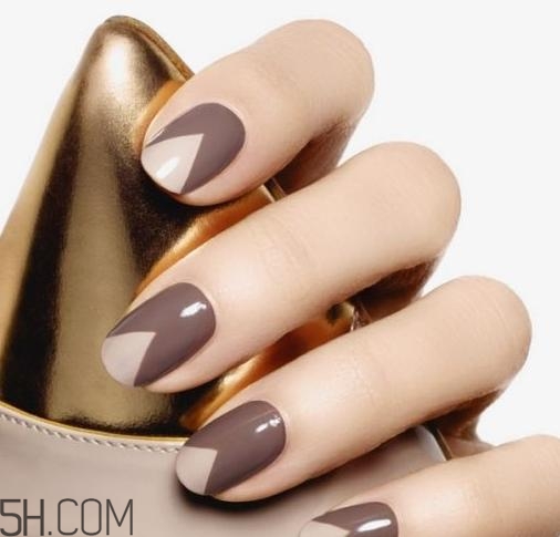 冬天涂什么指甲油好看？手黑涂什么指甲油好看？