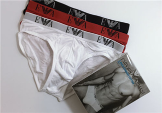 阿瑪尼內(nèi)褲多少錢一條？阿瑪尼和ck內(nèi)褲哪個好？