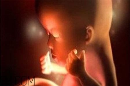 胎兒缺氧胎心會正常嗎？胎兒缺氧還會打嗝嗎？