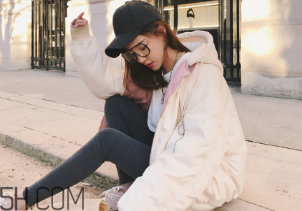 羽絨服洗后有水印的原因 中戲羽絨服多少錢(qián)一件