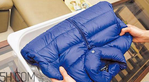 女裝羽絨服怎么保養(yǎng)？輕薄羽絨服怎么搭配？