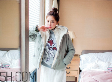 羽絨服出毛是怎么回事？羽絨服怎么清洗干凈？