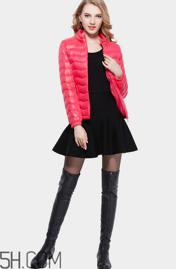 女裝羽絨服怎么保養(yǎng)？輕薄羽絨服怎么搭配？