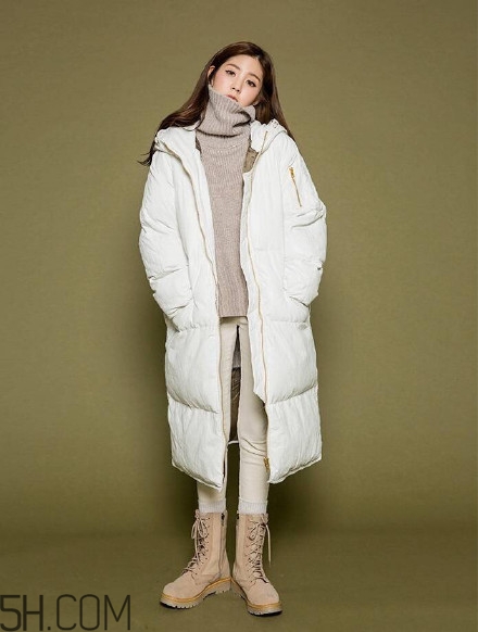 羽絨服怎么穿不顯胖？冬季好看的女裝羽絨服時(shí)尚搭配