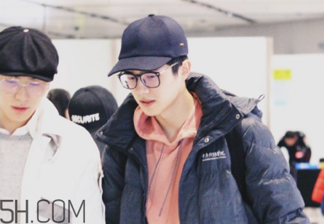 羽絨服洗后有水印的原因 中戲羽絨服多少錢(qián)一件