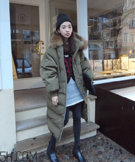 羽絨服怎么穿不顯胖？冬季好看的女裝羽絨服時(shí)尚搭配
