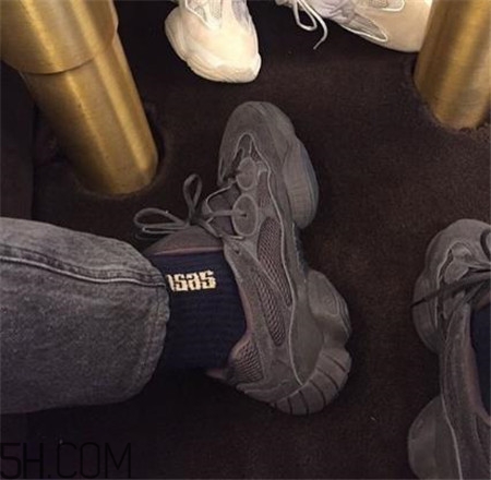 yeezy 500 desert rat純黑配色實物什么樣？