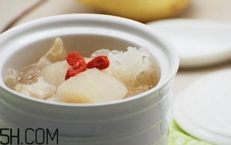 冰糖雪梨梨子要不要削皮？冰糖雪梨梨心要去掉嗎？