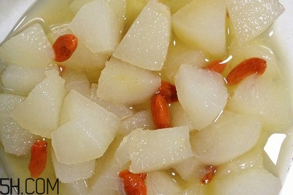 冰糖雪梨梨子要不要削皮？冰糖雪梨梨心要去掉嗎？