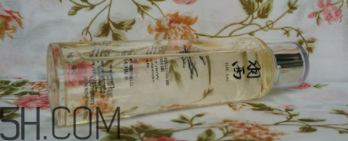 羽西蟲草新肌水有什么功效？適合什么膚質(zhì)？