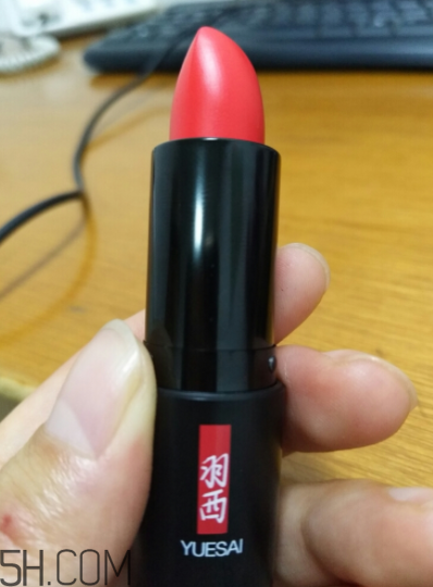 羽西蟲草口紅滋潤(rùn)嗎？哪個(gè)色號(hào)適合秋冬？