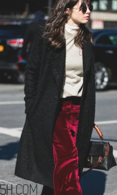 金絲絨褲子配什么上衣？金絲絨上衣搭配