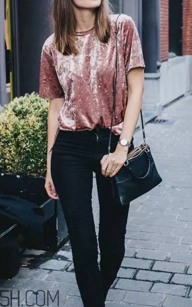 金絲絨褲子配什么上衣？金絲絨上衣搭配