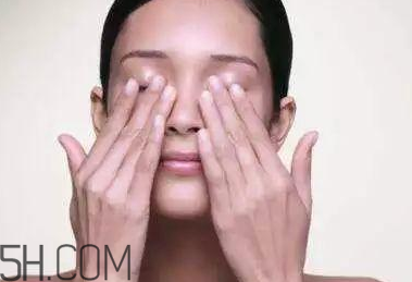 為什么會長脂肪粒？怎么消除眼睛上的脂肪粒？